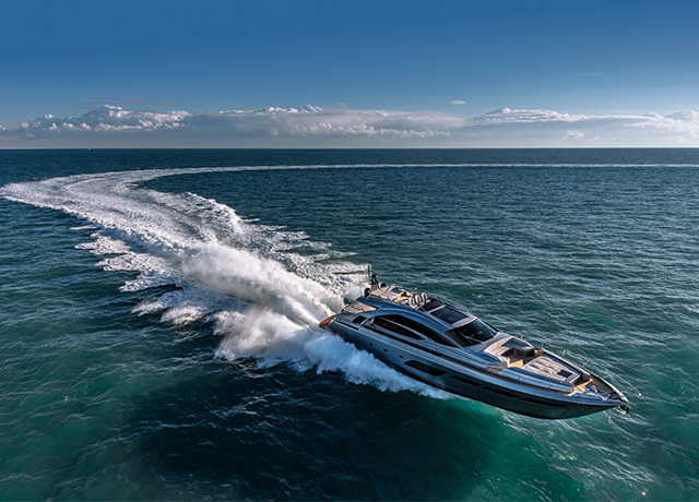 New Pershing 8X: The Carbon Fibre Revolution.