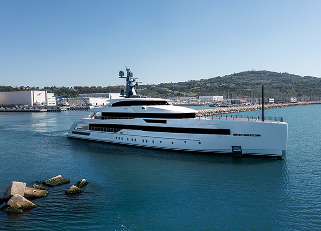 CRN livre le superyacht M/Y RIO.<br />
 