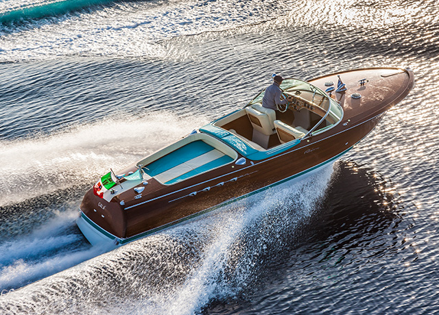 RAM Riva Classiche et Milano Autoclassica: ensemble, les bateaux à moteur et les voitures classiques célèbrent la tradition à Milan.<br />
 