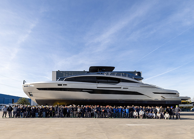 First Pershing GTX116 launched.<br />
 