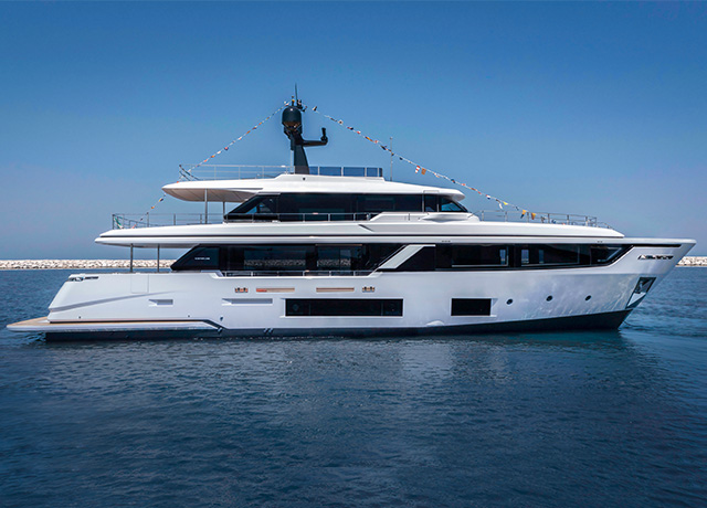 Botado el décimo cuarto superyate Custom Line Navetta 30: icono de estilo y de confort.<br />
 <br />
 