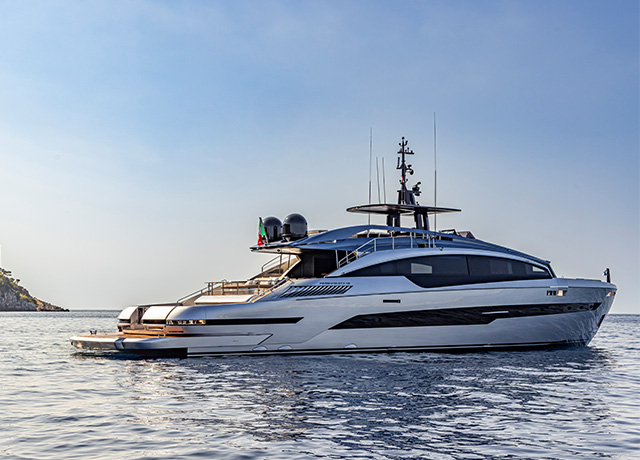 Pershing GTX116 : nature sportive et habitabilité exceptionnelle.<strong><span style="color:#7F7F7F;"><span style="font-family:helvetica neue light;"> </span></span></strong><br />
 