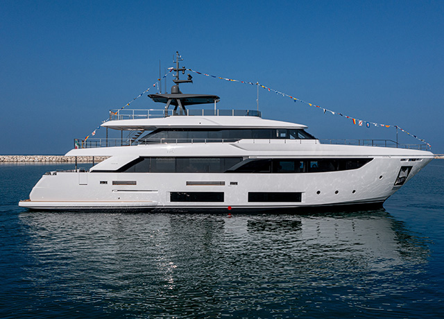 Design, elegância e inovação: foi lançada a vigésima nona embarcação Navetta 33 da Custom Line.<br />
.