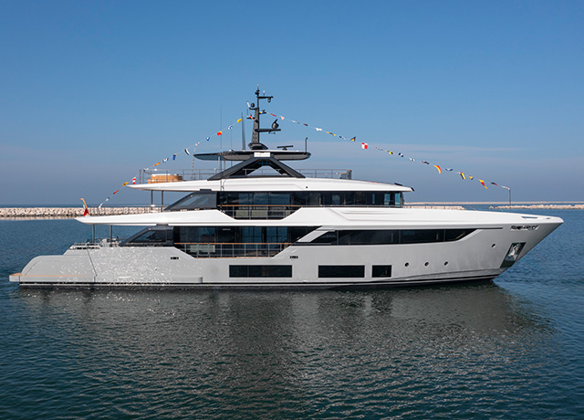 Lancement du premier Custom Line Navetta 38.<br />
 