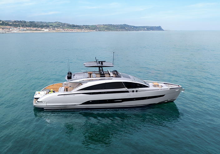 First Pershing GTX80 unit launched: design, elegance and sportiness meet innovation in a masterpiece of balance and architectural harmony.

