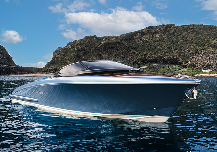 Full-electric sustainability and unmistakable style: the new Riva El-Iseo.<br />
<br />
 