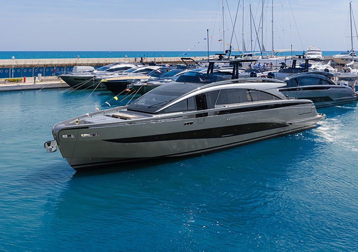 First Pershing GTX90 launched, the new Sport Utility Yacht that expands the GTX range.